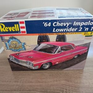 Revell 64 Chevy Impala 2 n 1 Lowrider Car Model 85-2574, includes box, plans